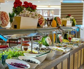 Holiday Garden Hotel   5*
