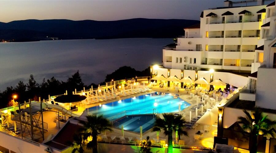 Roseira Beach Resort  4*