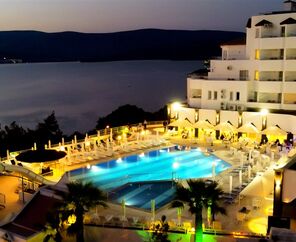 Roseira Beach Resort  4*