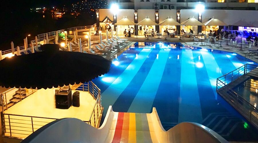 Roseira Beach Resort  4*