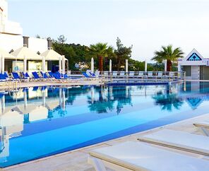 Roseira Beach Resort  4*