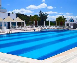 Roseira Beach Resort  4*