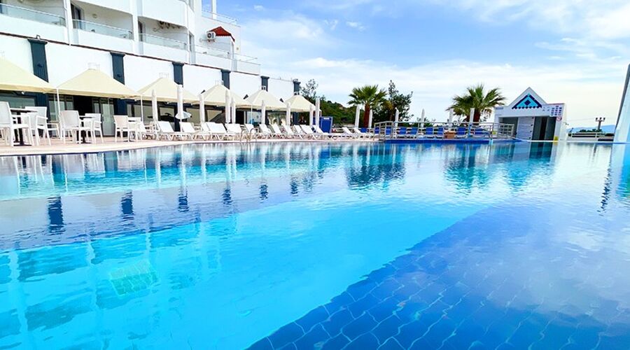 Roseira Beach Resort  4*