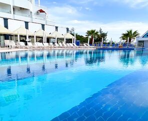 Roseira Beach Resort  4*