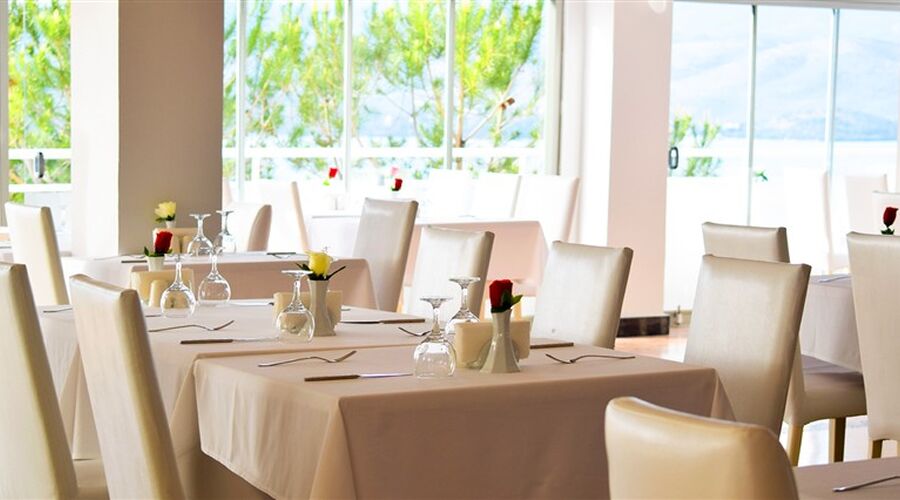 Roseira Beach Resort  4*