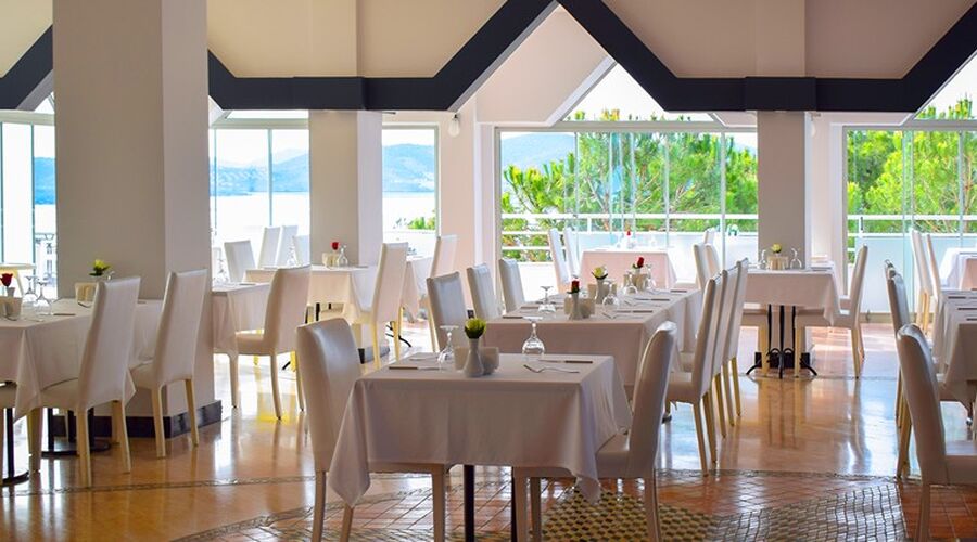 Roseira Beach Resort  4*