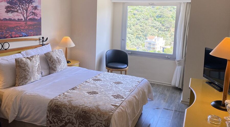 Roseira Beach Resort  4*