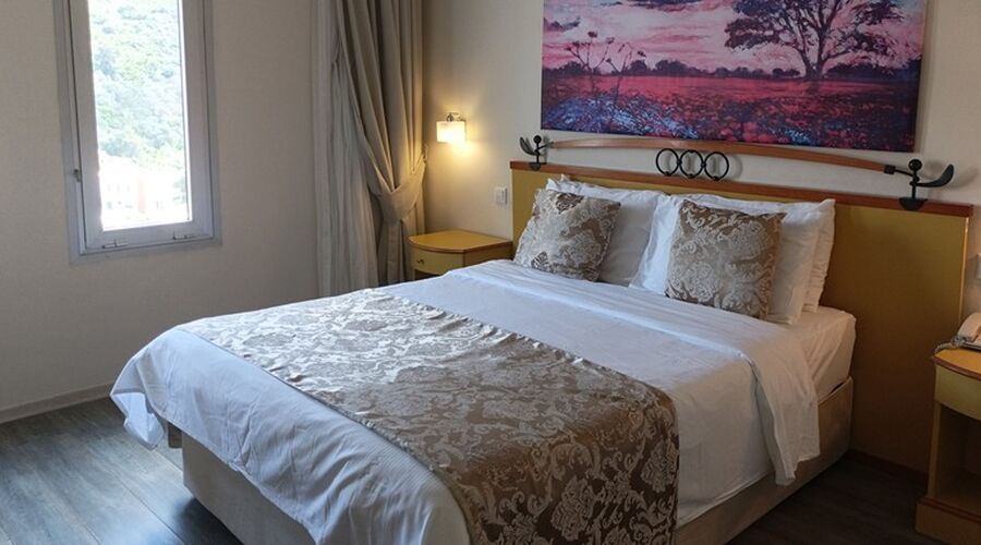 Roseira Beach Resort  4*