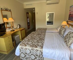 Roseira Beach Resort  4*