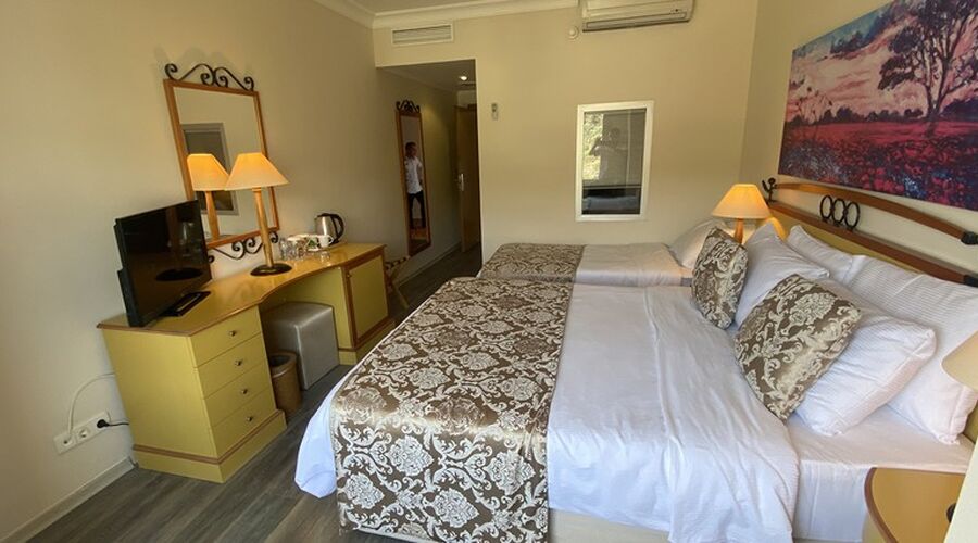 Roseira Beach Resort  4*