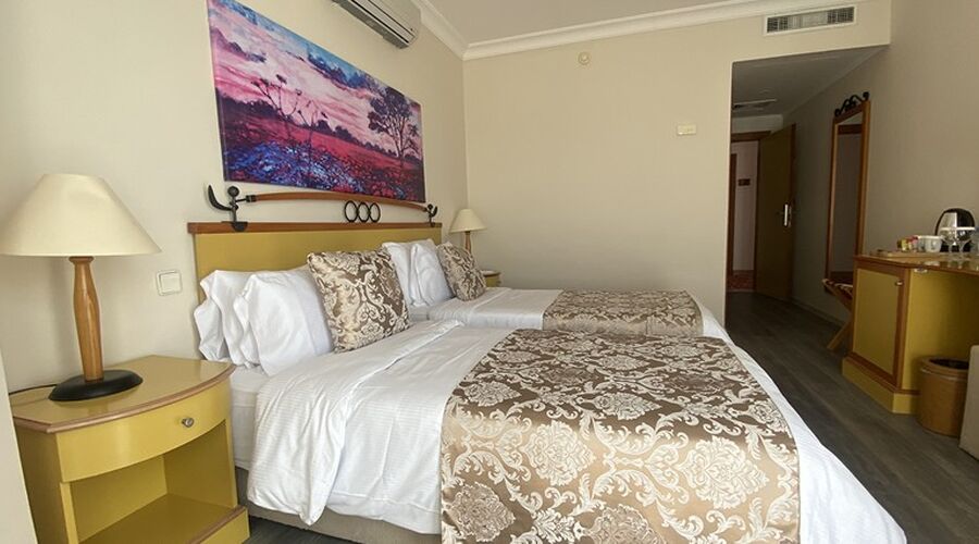 Roseira Beach Resort  4*