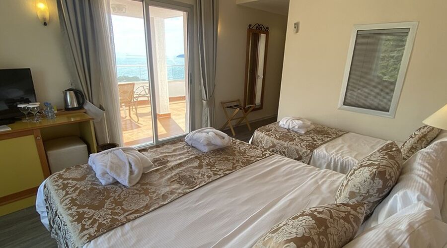 Roseira Beach Resort  4*