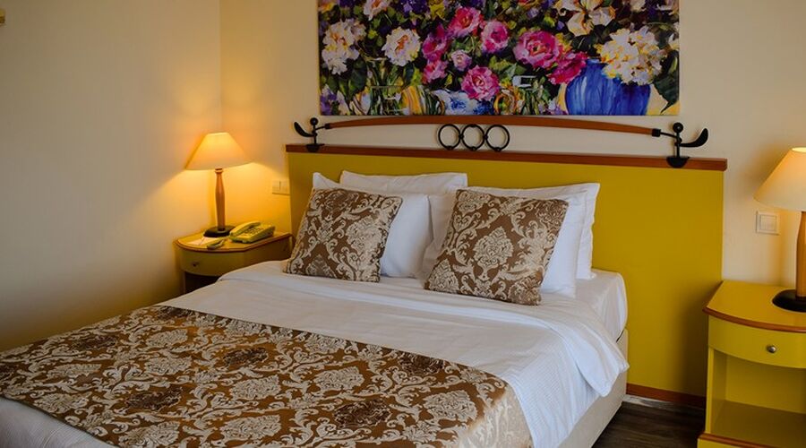 Roseira Beach Resort  4*