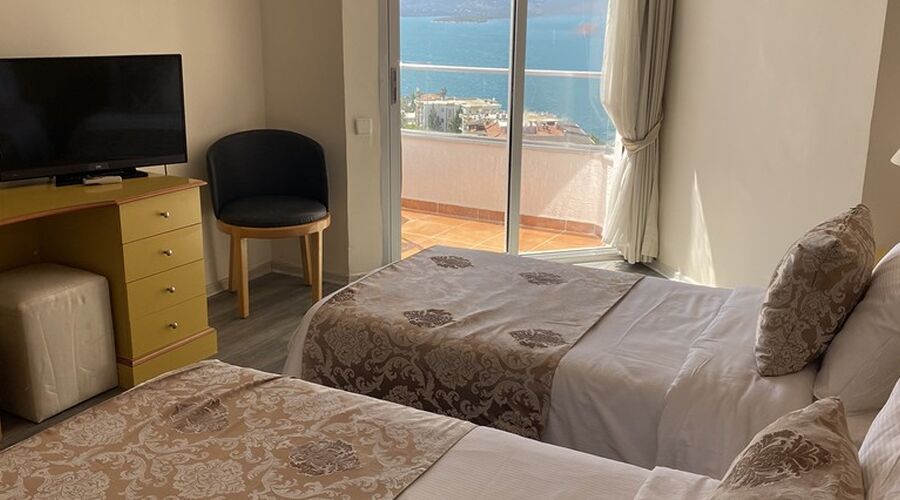 Roseira Beach Resort  4*