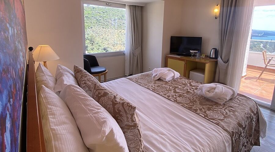 Roseira Beach Resort  4*