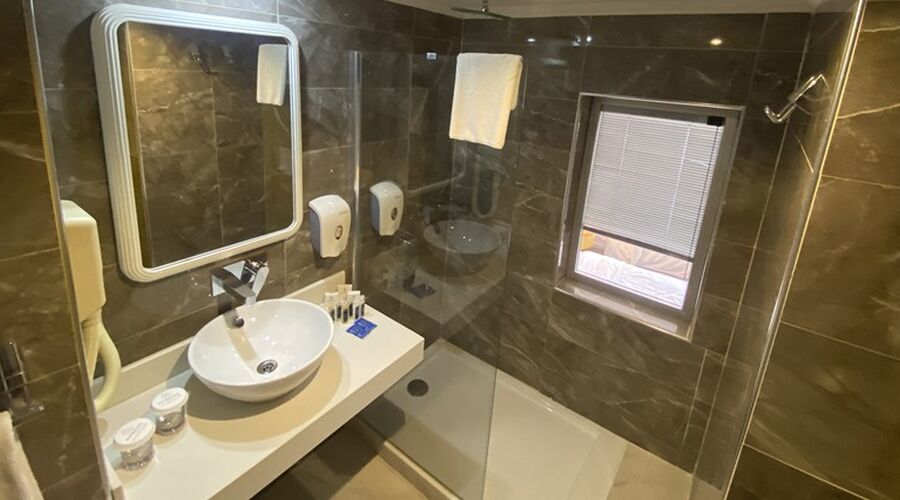 Roseira Beach Resort  4*