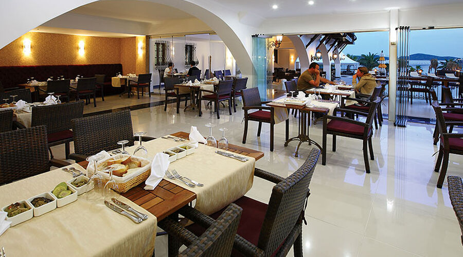 Costa Bitezhan Beach  4*