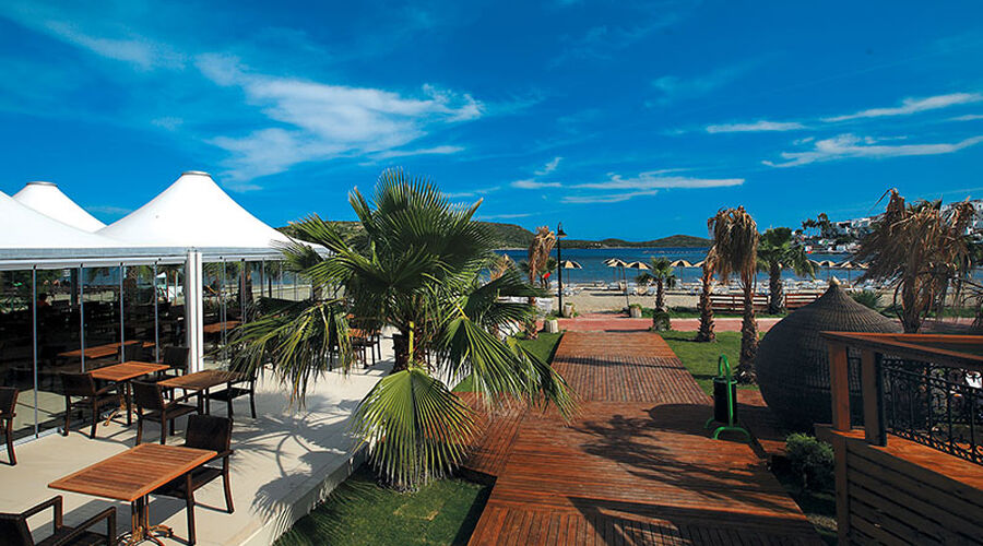 Costa Bitezhan Beach  4*