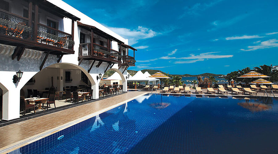 Costa Bitezhan Beach  4*