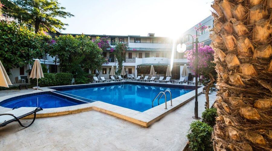 Bleu Nuit Hotel Bodrum  4*