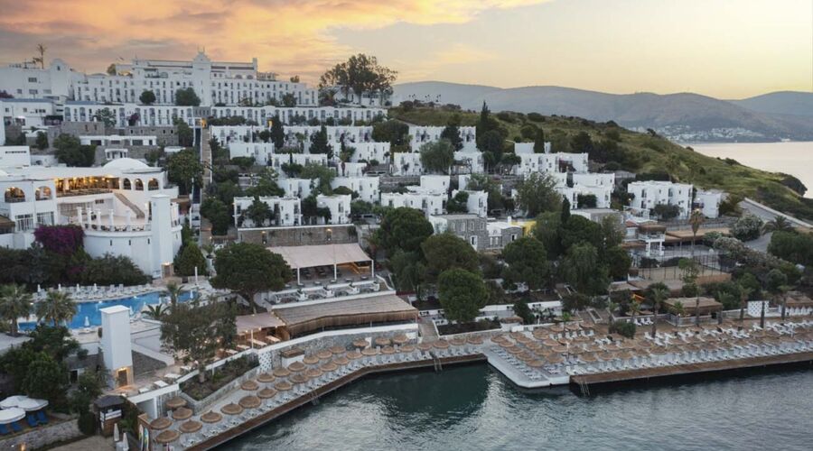Holiday Inn Resort   5*