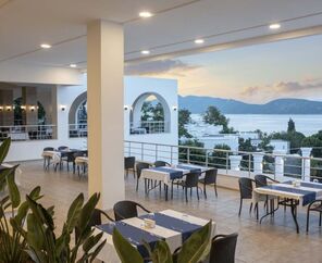 Holiday Inn Resort   5*