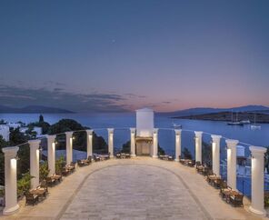 Holiday Inn Resort   5*