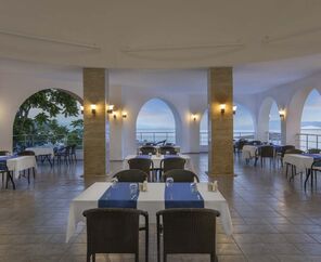 Holiday Inn Resort   5*