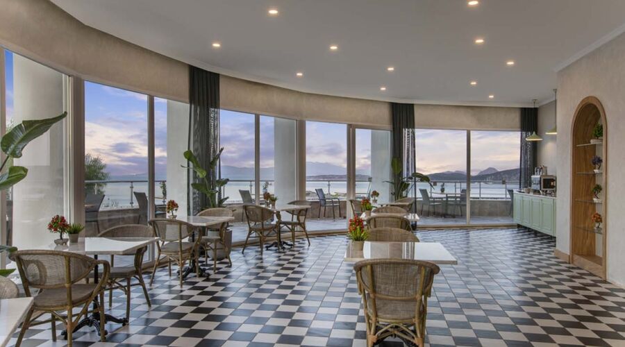 Holiday Inn Resort   5*
