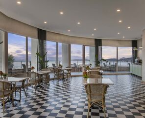 Holiday Inn Resort   5*