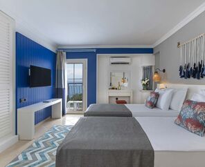 Holiday Inn Resort   5*