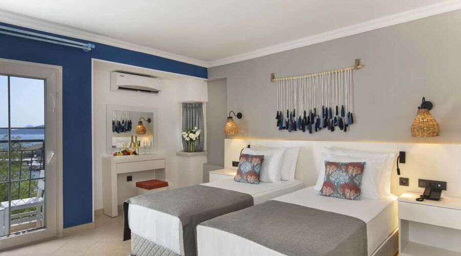 Holiday Inn Resort   5*