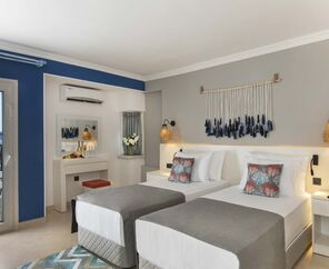 Holiday Inn Resort   5*