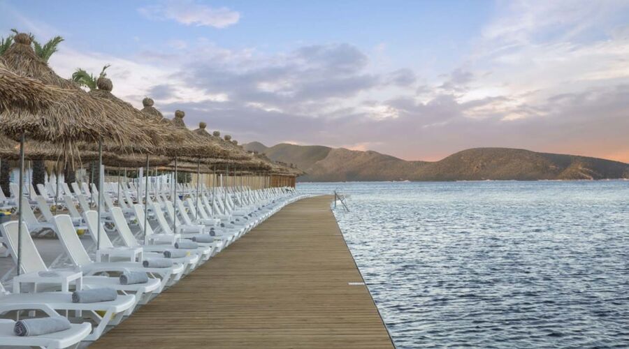 Holiday Inn Resort   5*