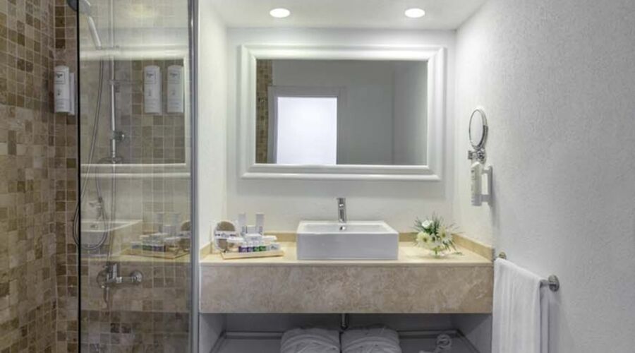 Holiday Inn Resort   5*