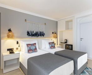 Holiday Inn Resort   5*