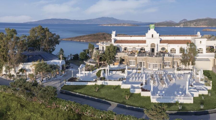 Holiday Inn Resort   5*