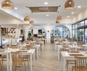 Holiday Inn Resort   5*