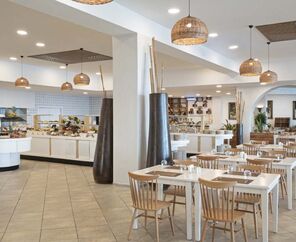 Holiday Inn Resort   5*