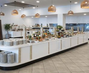 Holiday Inn Resort   5*