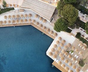 Holiday Inn Resort   5*