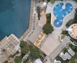 Holiday Inn Resort   5*