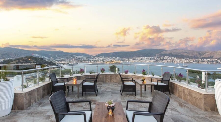 Holiday Inn Resort   5*