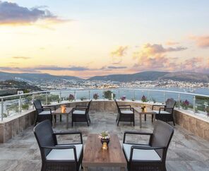 Holiday Inn Resort   5*