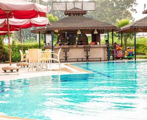 Bezay Hotel   3*