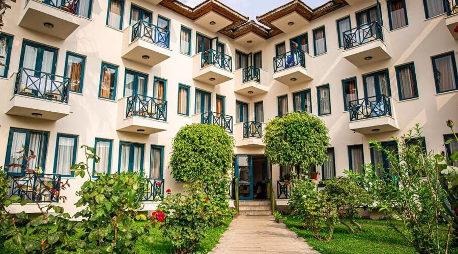 Bezay Hotel   3*