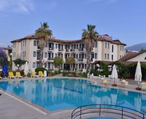 Bezay Hotel   3*