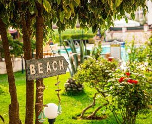 Bezay Hotel   3*