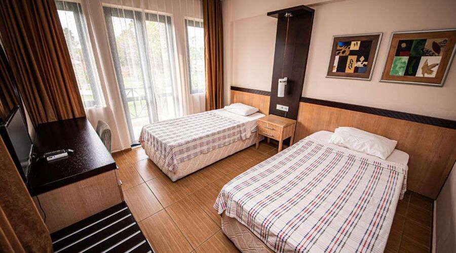 Bezay Hotel   3*