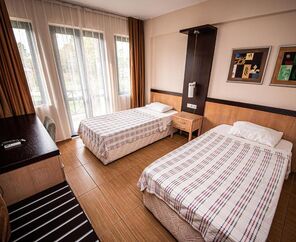 Bezay Hotel   3*